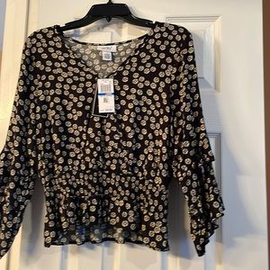 Stylish V-neck, flowered, rayon shirt with sculpted sleeves and fitted waist